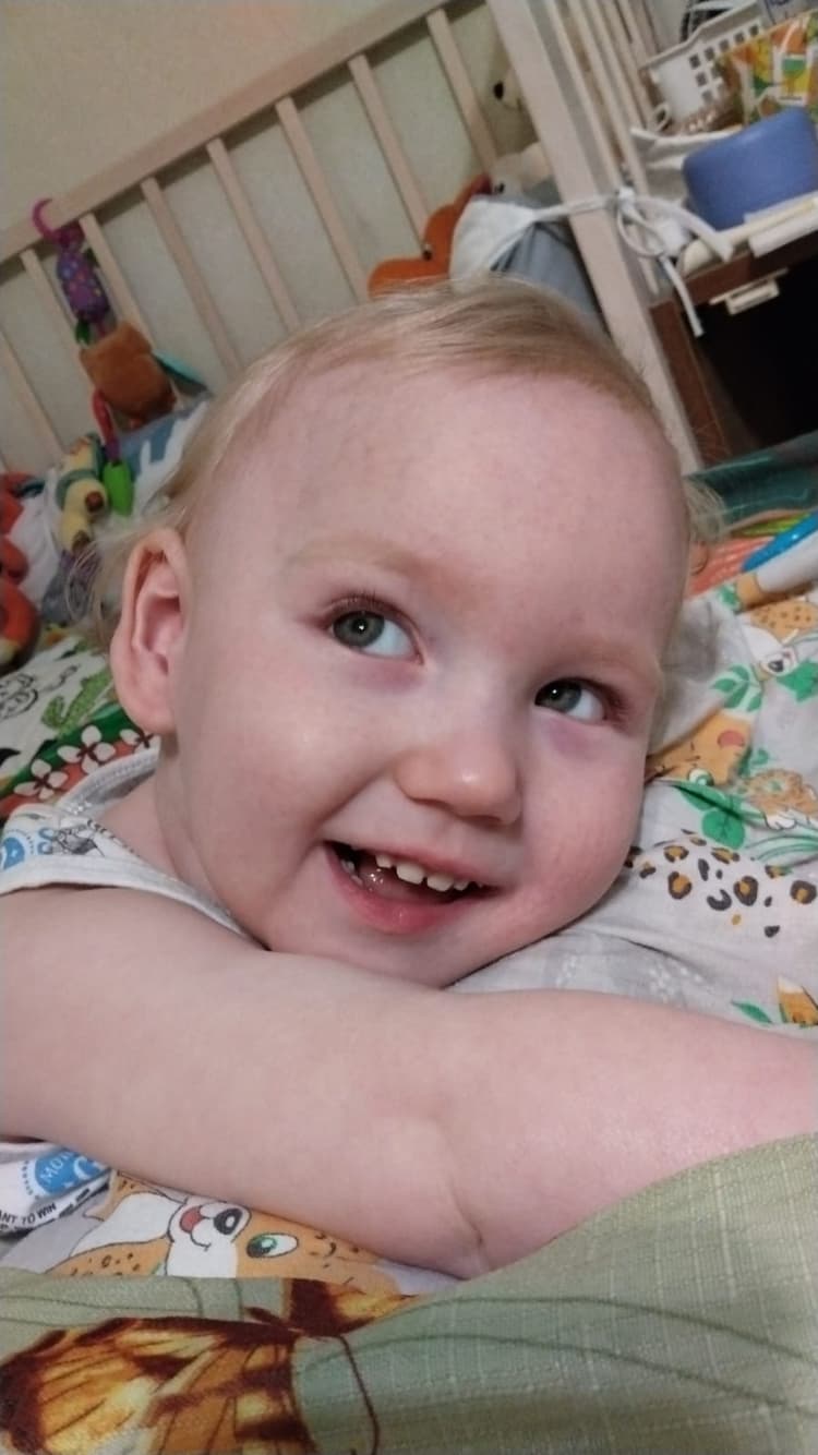 Помоги Саше научиться держать голову и сидеть самостоятельно