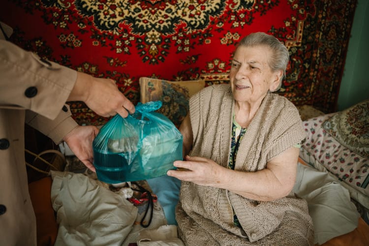 Ираиде Демьяновне за 90 лет и ей нужна наша поддержка