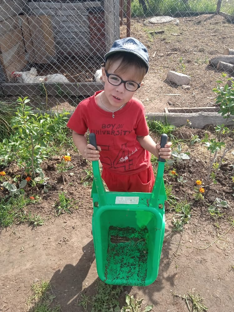 Специальные крема и мази помогут Сёме заниматься творчеством без боли
