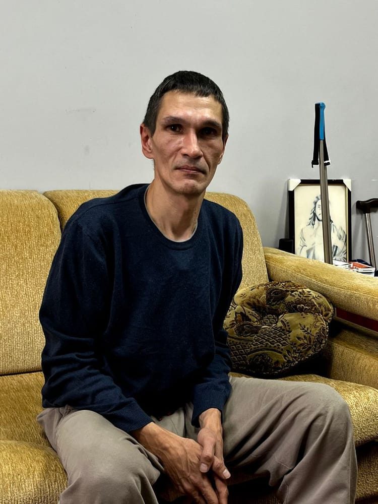 Пенсионер потерял всё: дом, сына, деньги. Помогите Денису Николаевичу вновь обрести уверенность в завтрашнем дне