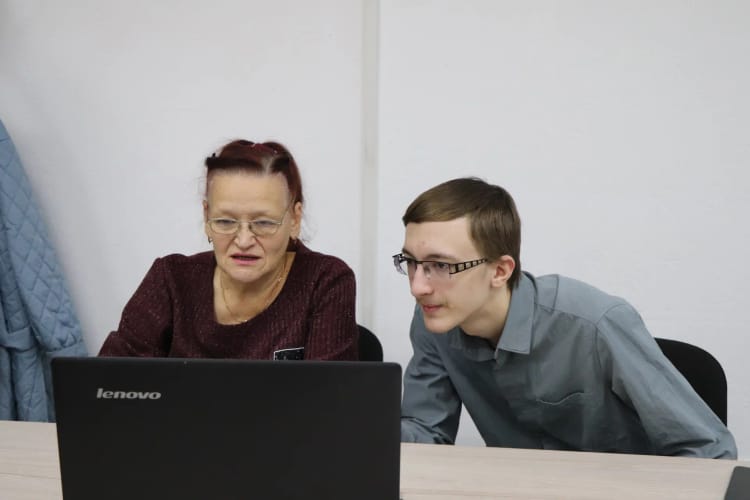Поддержите сбор средств для ор­га­ни­за­ции бес­плат­ных кон­суль­та­ций по ком­пью­тер­ной гра­мот­но­сти для пен­си­о­не­ров
