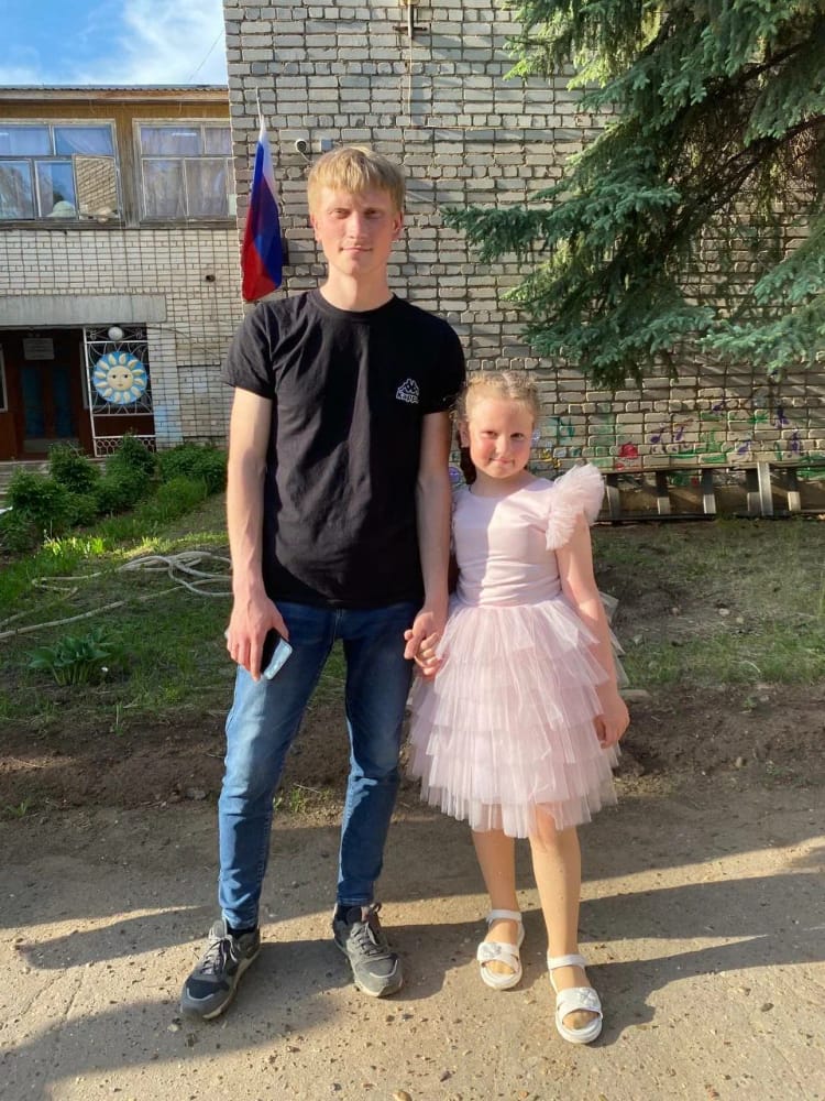Чтобы снова обнять дочку, Роману нужно пройти реабилитацию — давайте поможем ему пройти необходимую реабилитацию после аварии