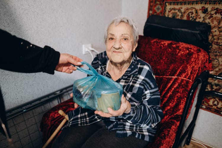 Для Аллы Андреевны визиты наших сотрудников — возможность остаться дома и не переезжать в интернат