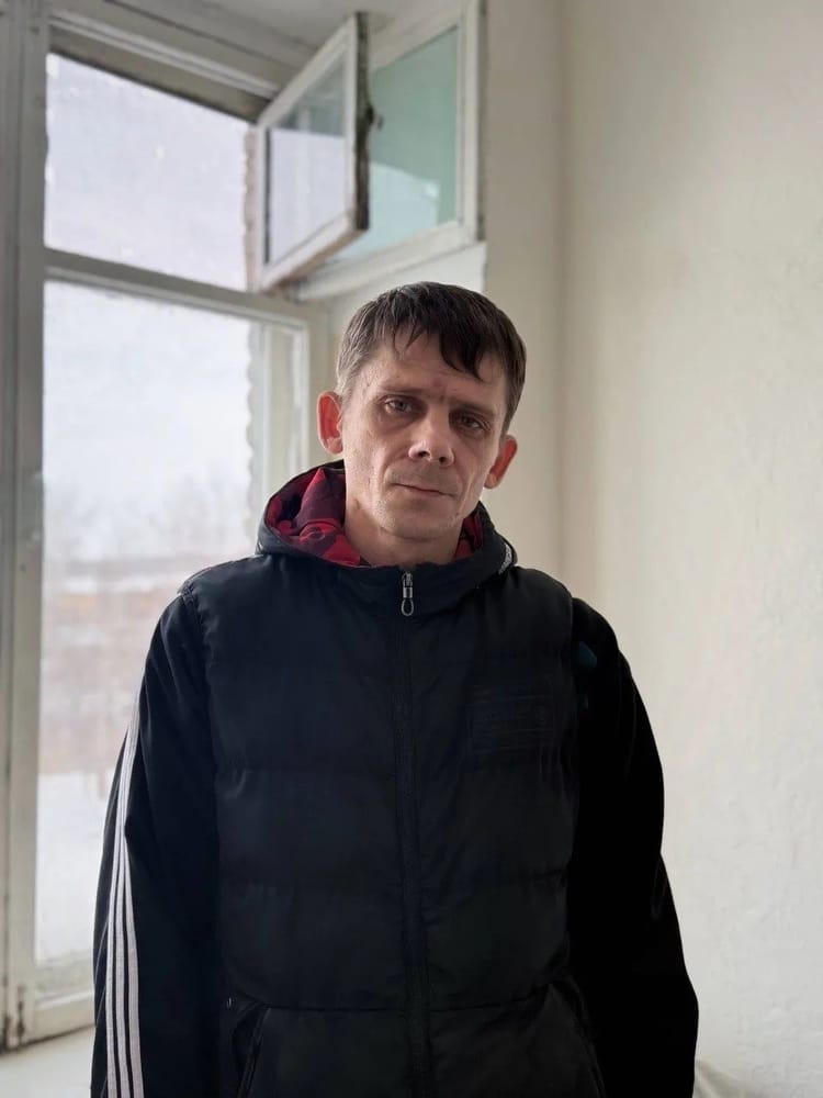 Алексей потерял конечности из-за переохлаждения. Теперь он учится жить заново и мечтает найти работу. 