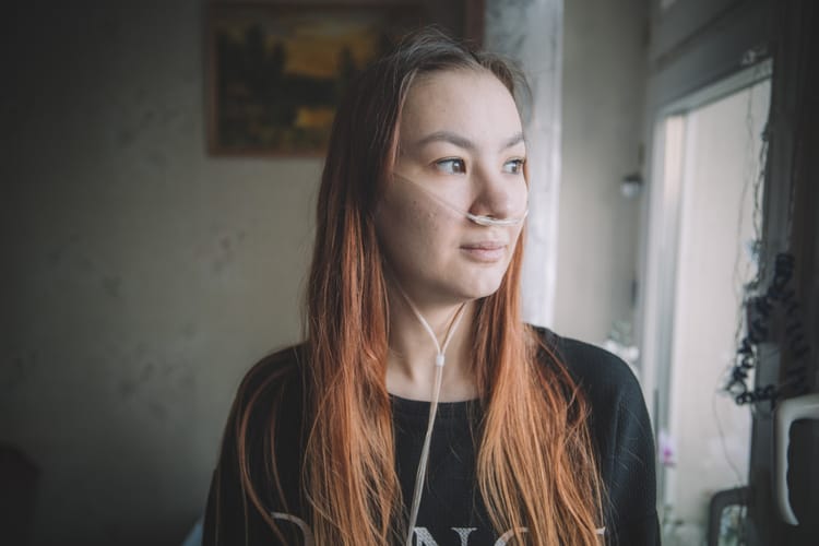 Насте чуть за двадцать, но жизнь с муковисцидозом ставит жёсткие ограничения