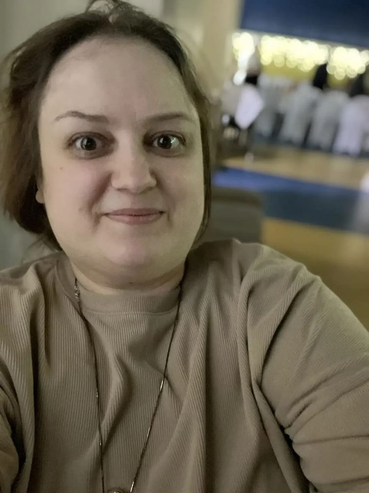 Подарите Юле электроподъёмник, чтобы она могла чаще выходить на улицу.