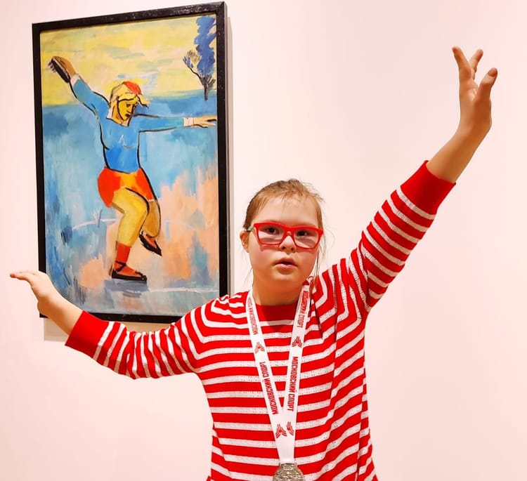 Ларисе с синдромом Дауна нужна помощь для занятий плаванием и достижения новых вершин