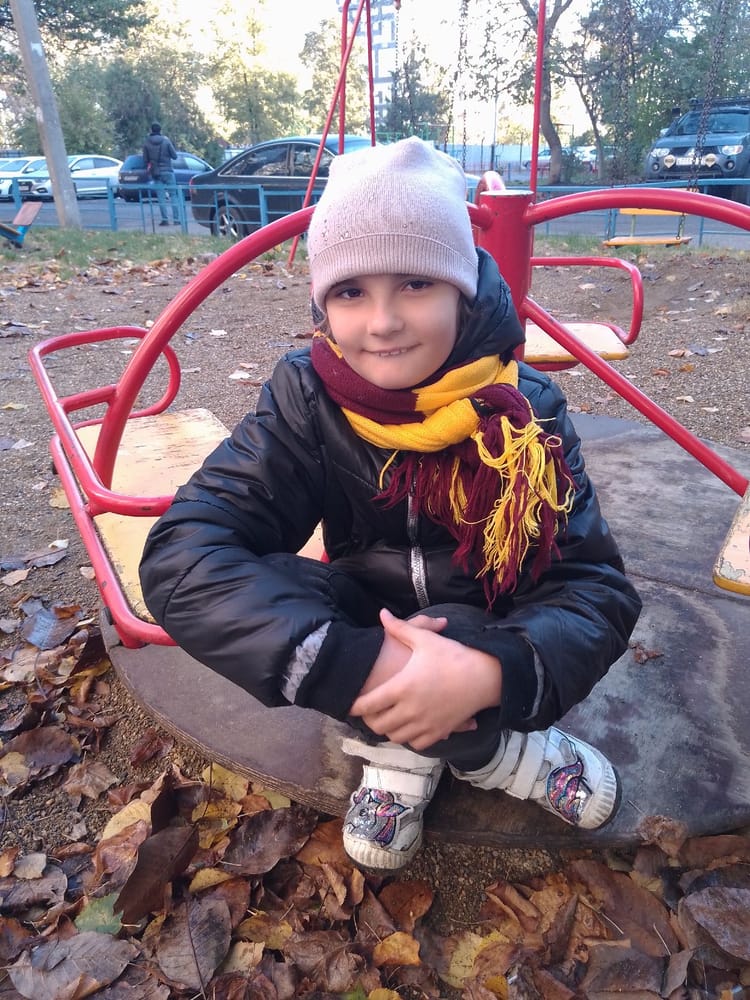 Чтобы Софья научилась говорить и жить более самостоятельно, ей нужна наша помощь