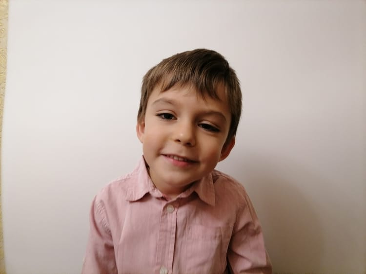 Влад Шадрин с ДЦП сделал первые шаги — поддержим его мечту ходить