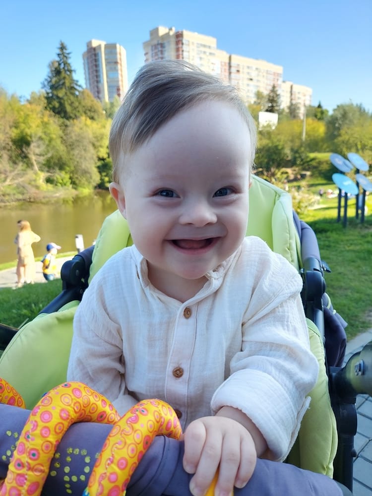 Для Димы шаг за шагом — победа: поддержи его в стремлении ходить